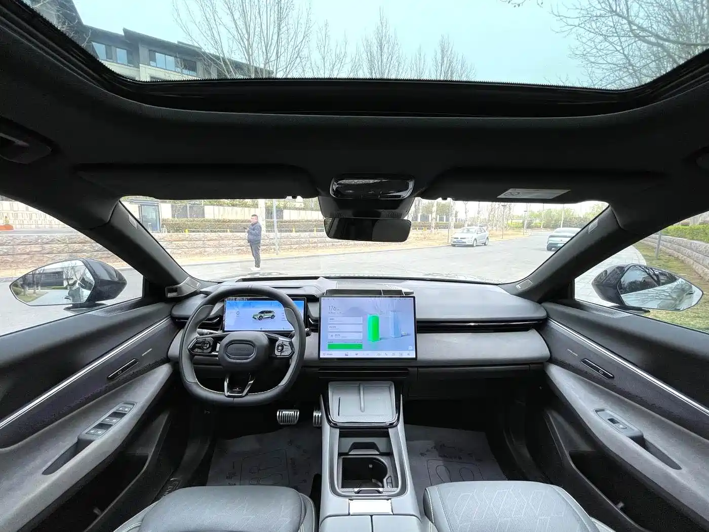 Lynk & Co 08 EM-P 2023 220km 4WD Performance Halo фото 17