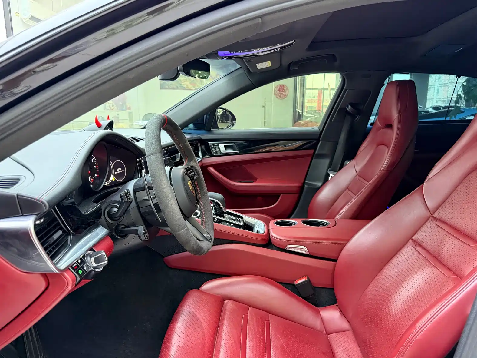 Photo 4 - Porsche Panamera