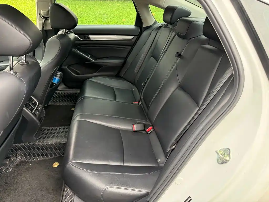 Photo 12 - Honda Accord