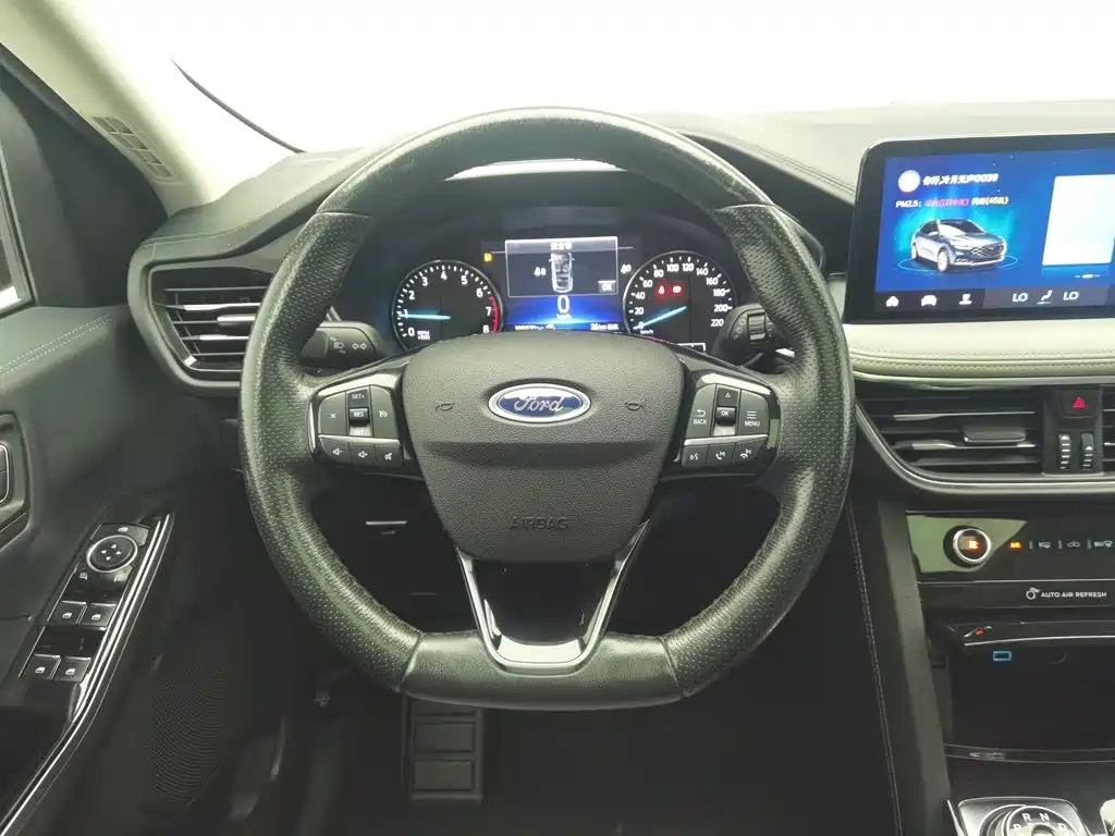 Photo 11 - Ford Escape