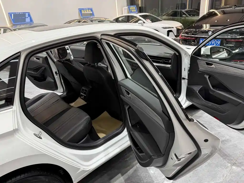 Volkswagen Sagitar 2026 2025 Facelift 300TSI DSG Beyond Edition