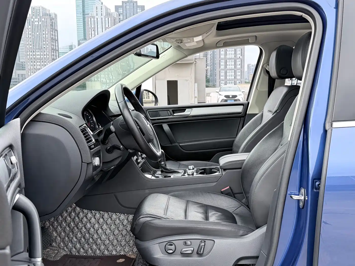 Volkswagen Touareg 2017 3.0TSI Explorer Edition фото 7