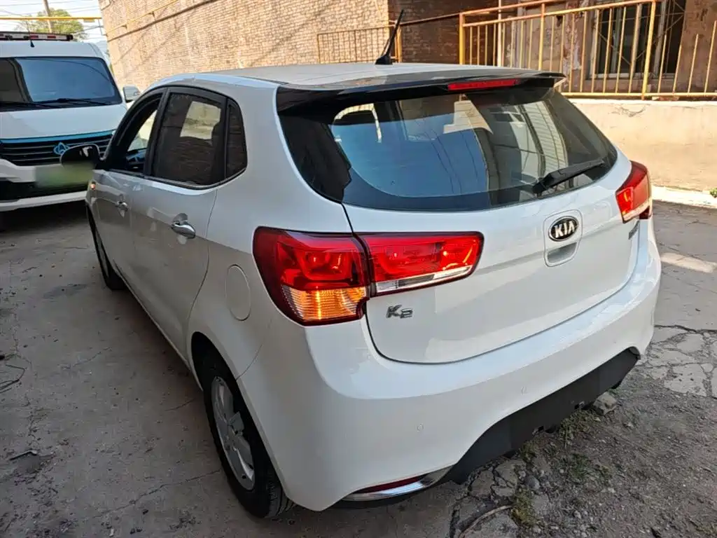 Kia K2 2015 Hatchback 1.4L AT GLS Cool Edition фото 5