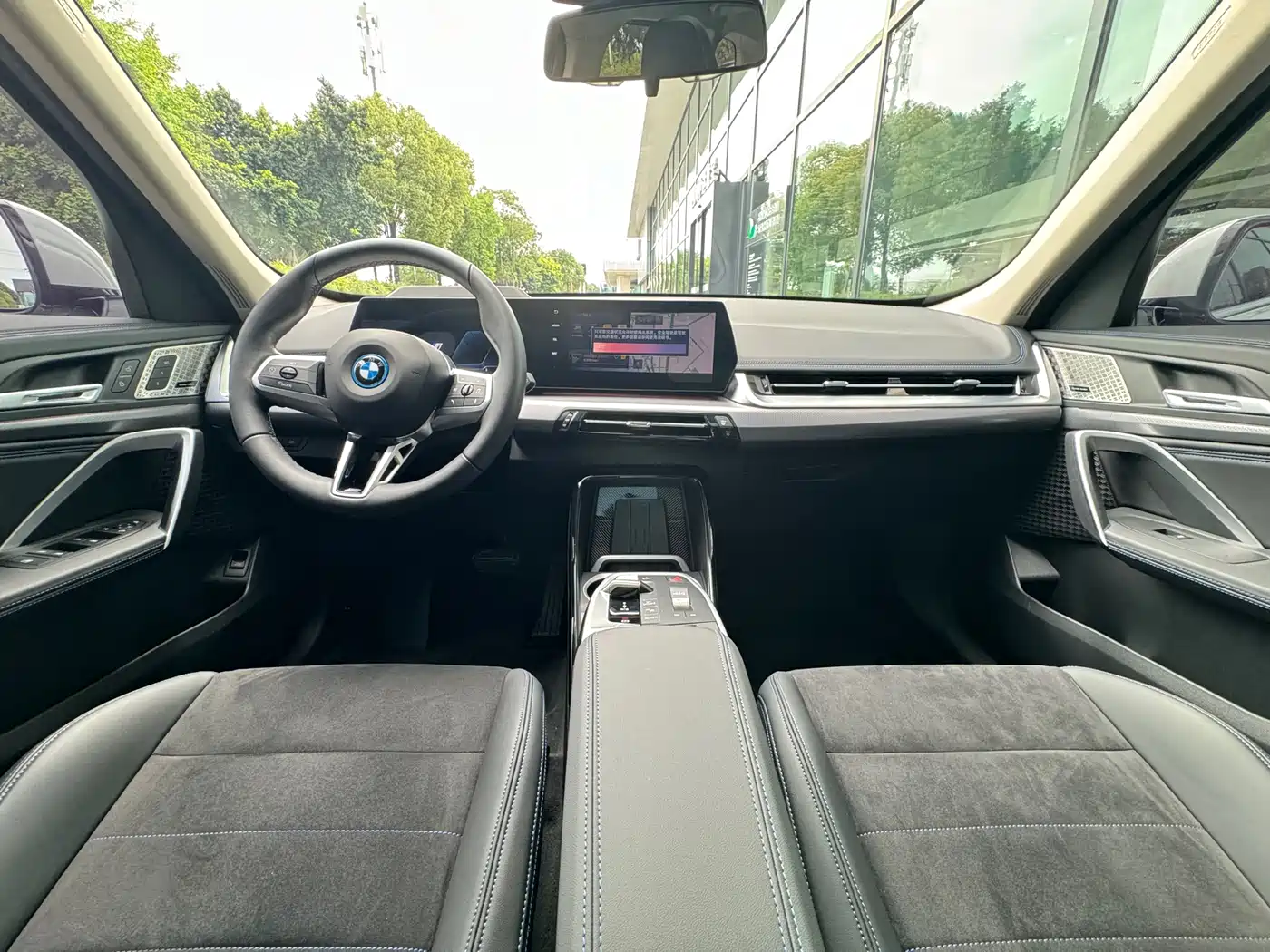 BMW iX1 2023 xDrive30L M Sport Package фото 15