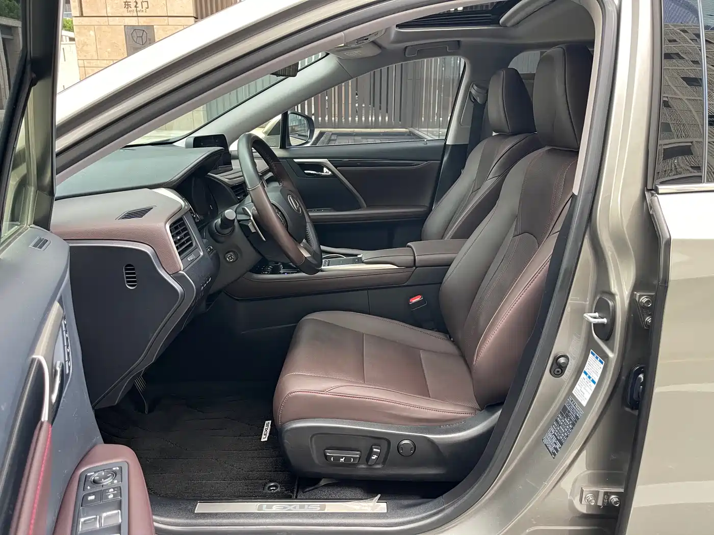 Фото 27 - Lexus RX