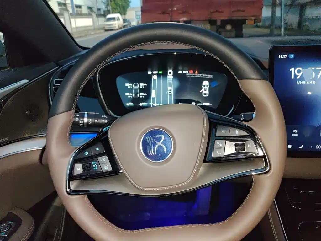 BYD Han 2025 2025 DM-i Smart Driving Edition 125KM Honor