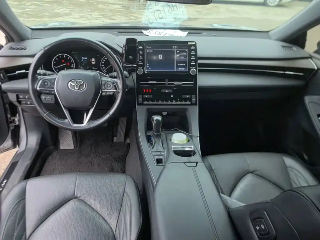 Фото 10 - Toyota Avalon