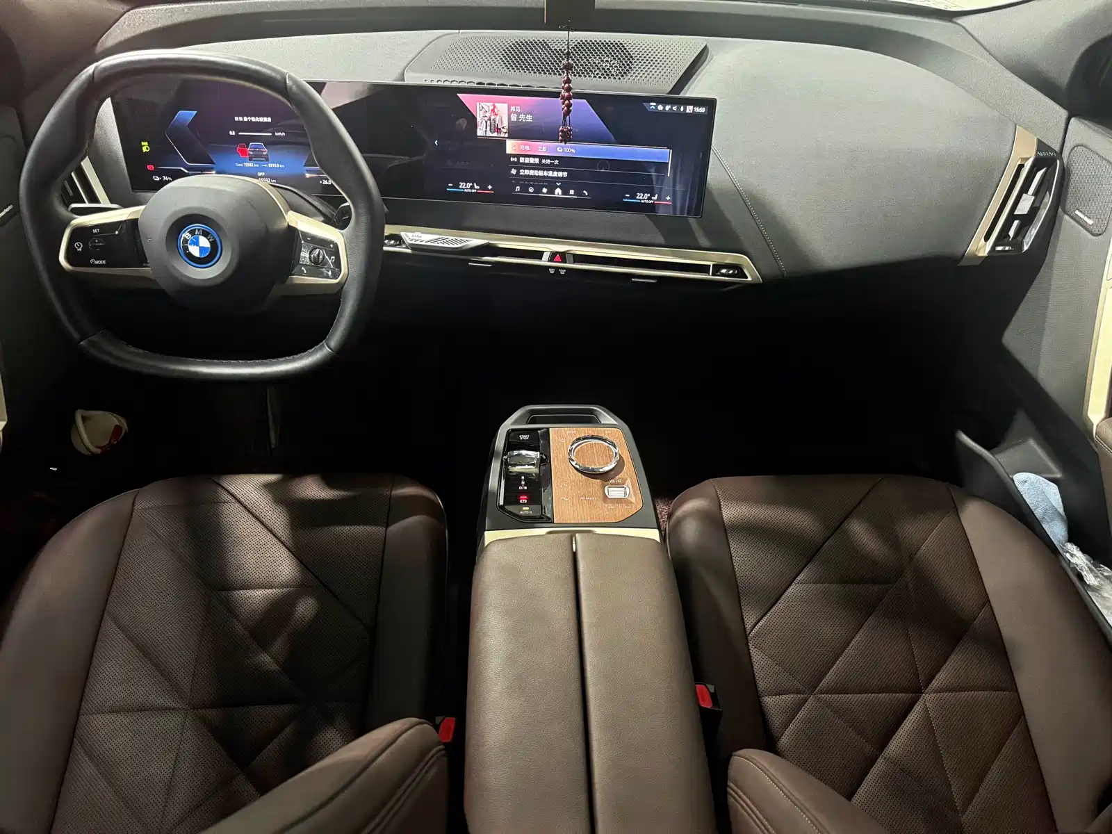 Photo 9 - BMW iX