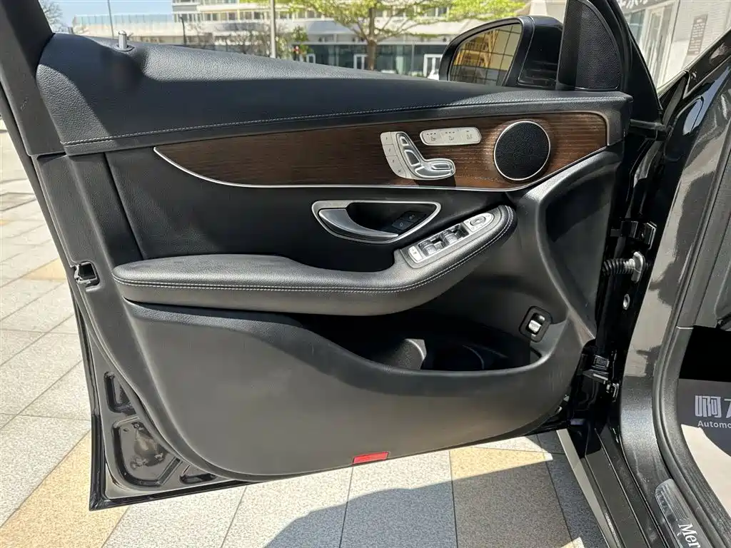 Mercedes-Benz GLC 2022 Facelift GLC 260 L 4MATIC Luxury Model фото 23