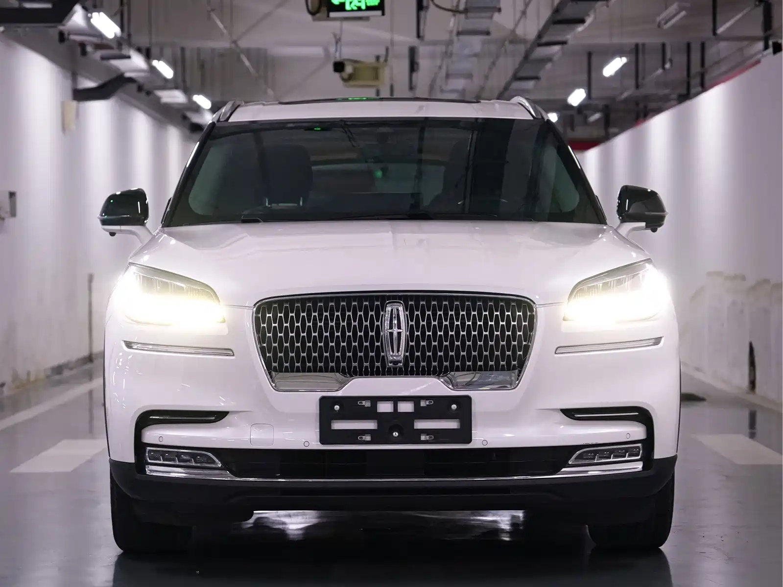 Photo 3 - Lincoln Aviator
