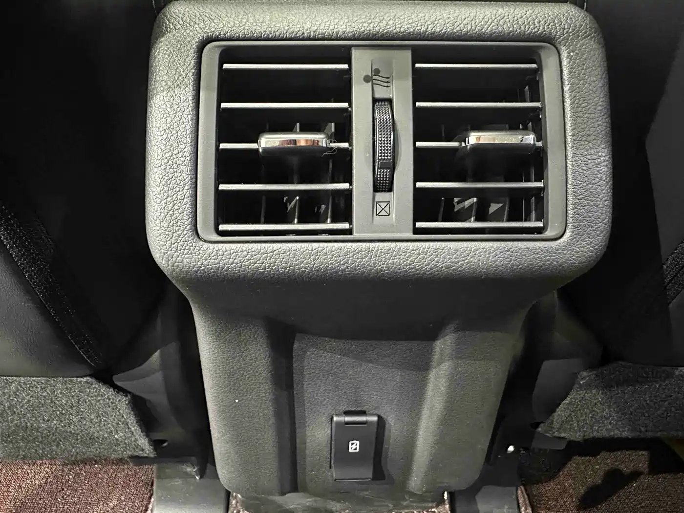 Фото 15 - Mitsubishi Outlander