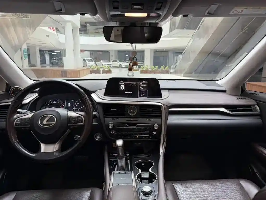Фото 7 - Lexus RX