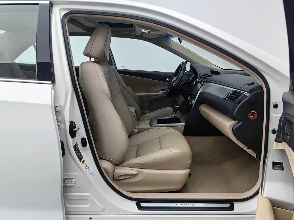 Фото 23 - Toyota Camry