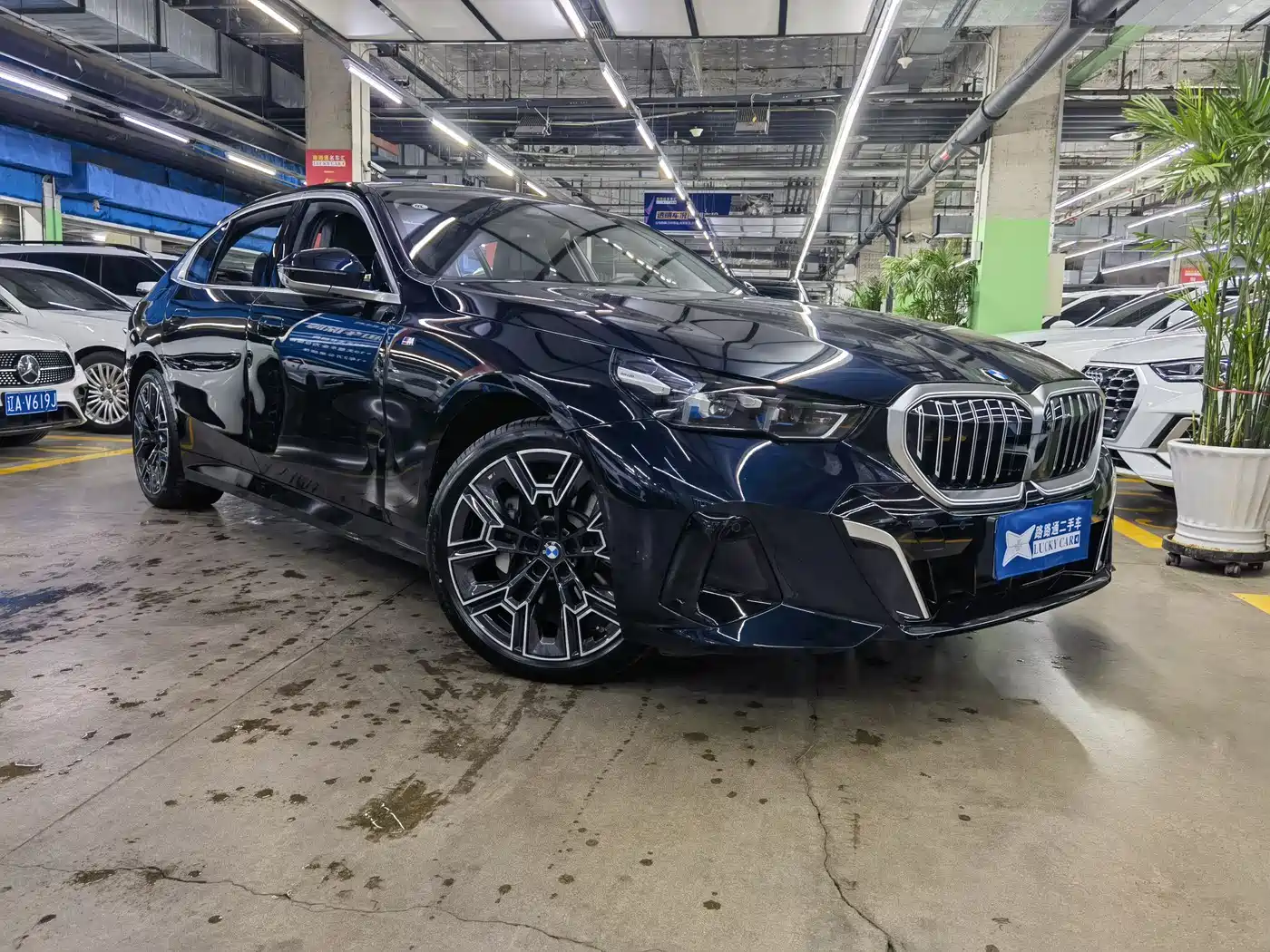 BMW 5 Series 2025 530Li Premium M Sport Package фото 3
