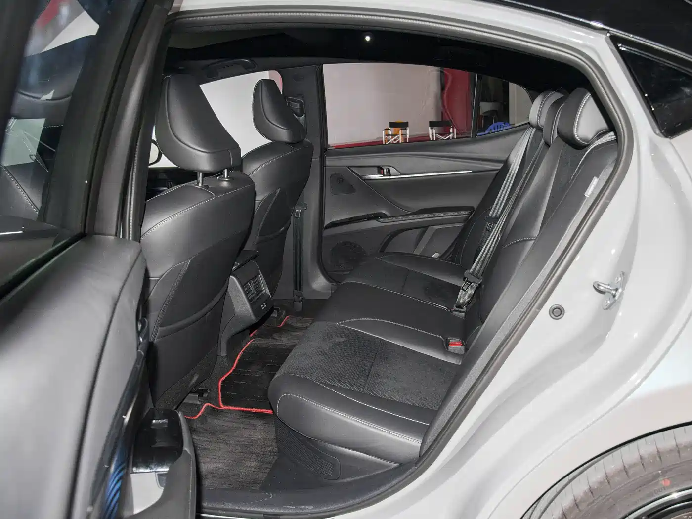 Фото 9 - Toyota Camry