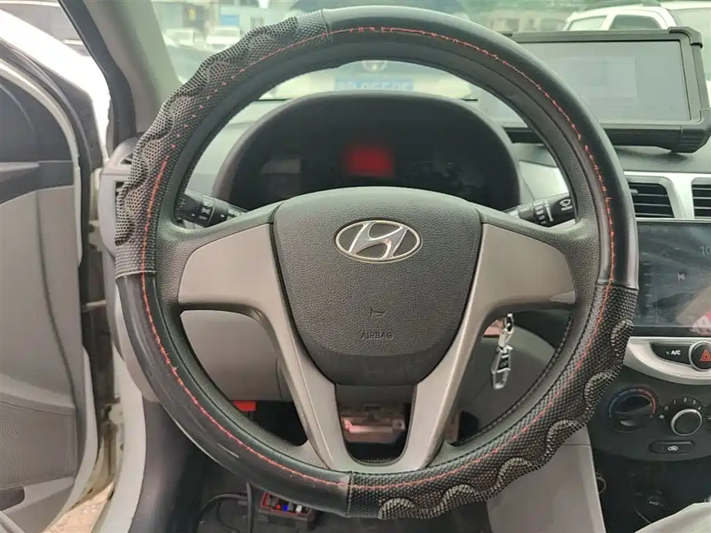Hyundai Verna 2016 1.4L Automatic Smart GLS фото 11