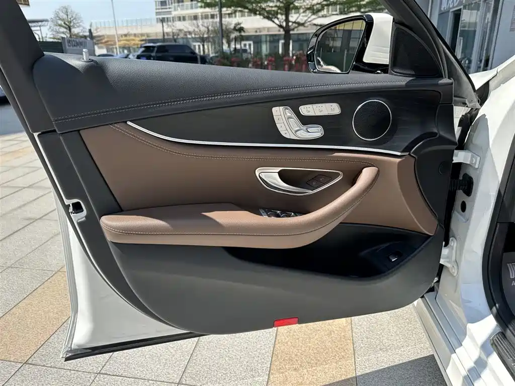 Mercedes-Benz E-Class 2023 E 300 L Sport Fashion фото 23