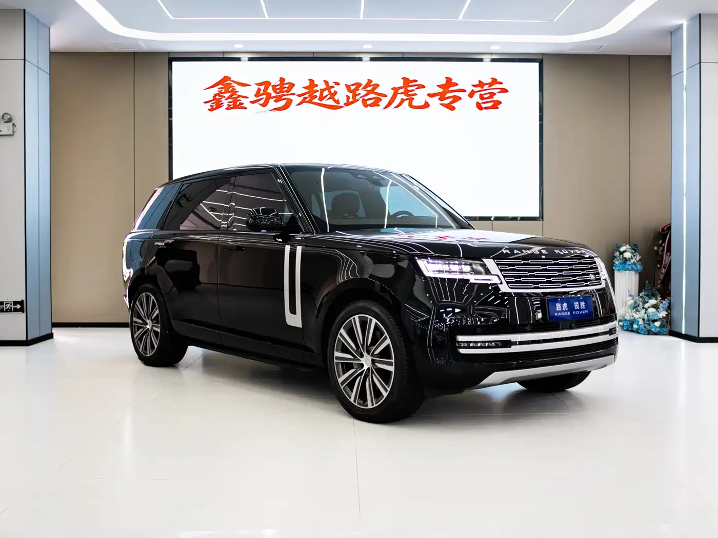 Land Rover Range Rover 2025 3.0 L6 400PS Genesis Extended Wheelbase фото 4