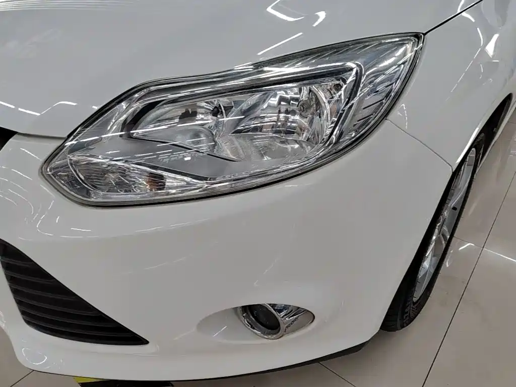 Фото 24 - Ford Focus