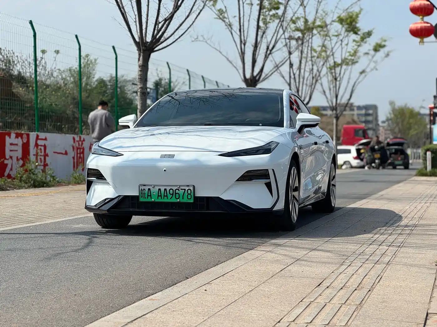 GEELY GALAXY GALAXY E8