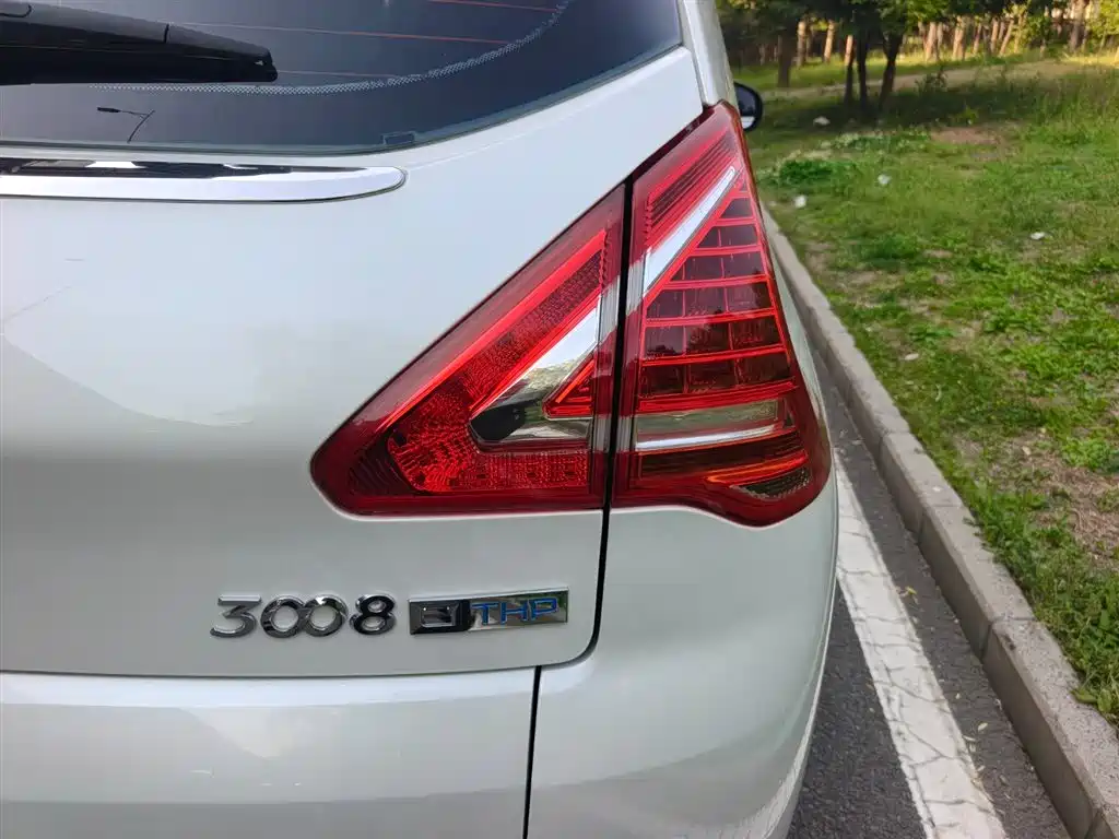 Peugeot 3008 2015 1.6THP Automatic Classic Edition фото 7