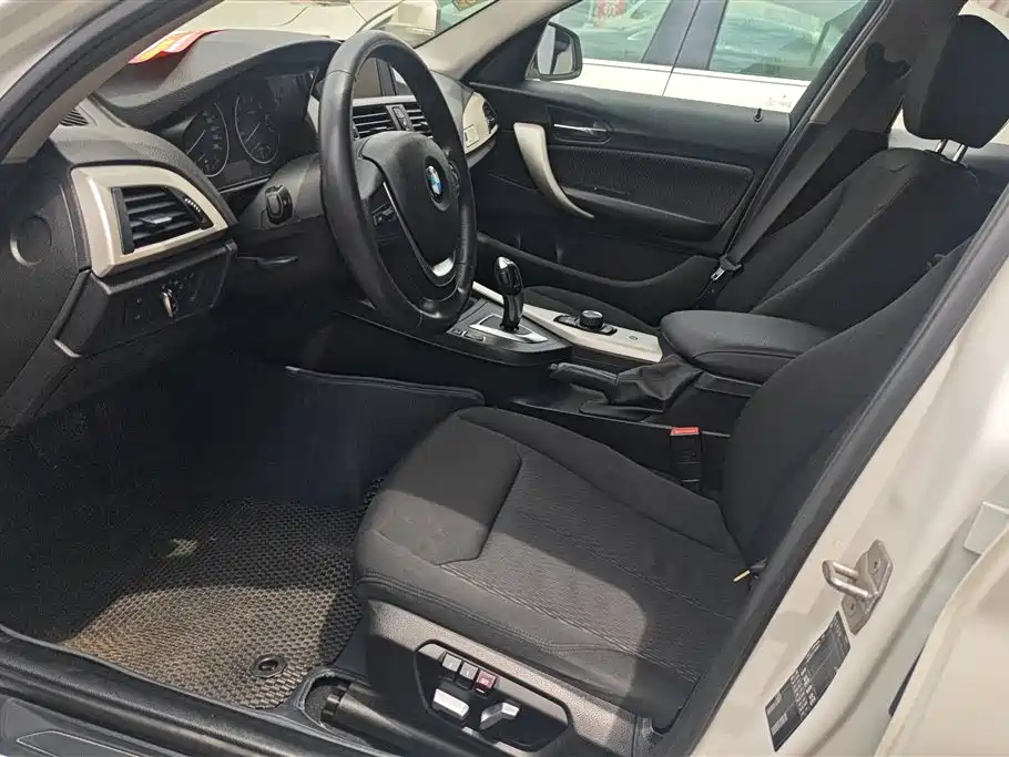 BMW 1 Series (Import) 2016 120i Leading Model фото 9