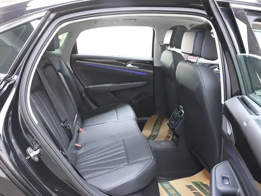 Volkswagen Passat 2026 Outstanding Edition 380TSI Dragon Glory Version фото 16