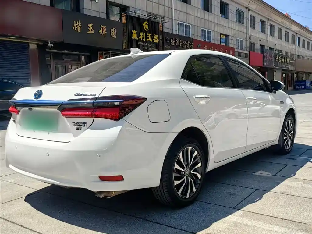 Toyota Corolla Twin Engine E+ 2019 1.8L E-CVT Leading Edition фото 9