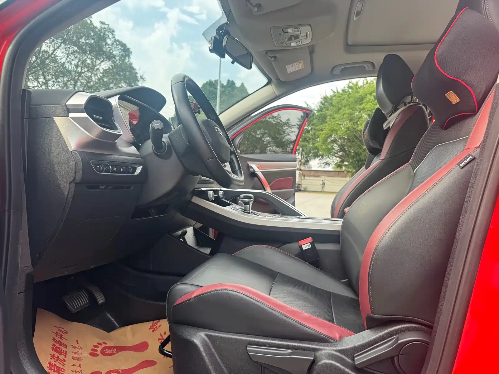 Фото 4 - Geely Coolray