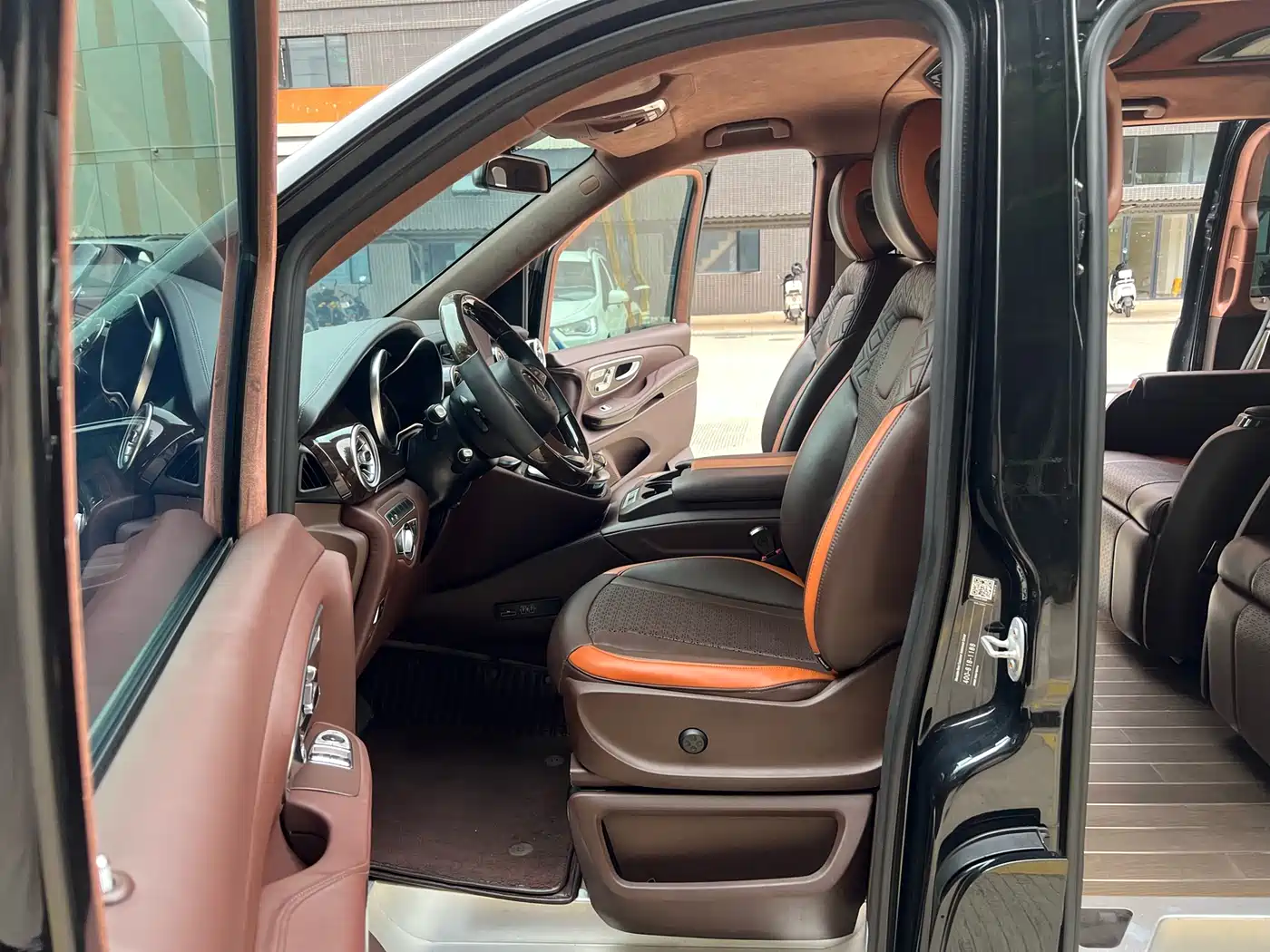 Mercedes-Benz V-Class 2018 V 260 L Premium Long Wheelbase Edition China VI фото 5