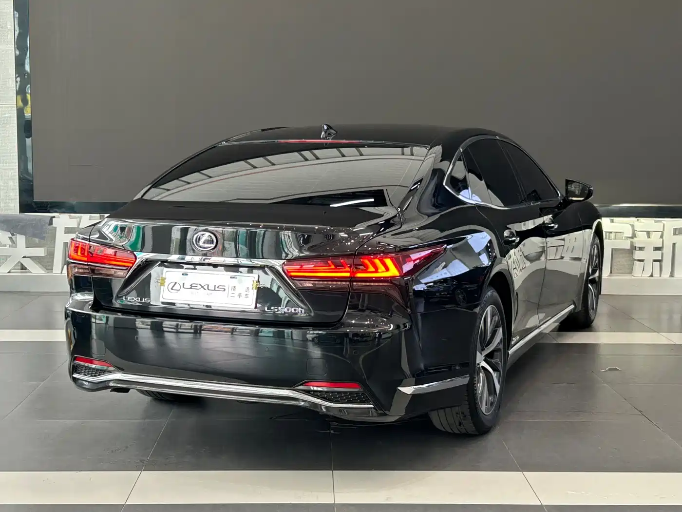 Lexus LS 2021 500h Excellence Edition фото 4