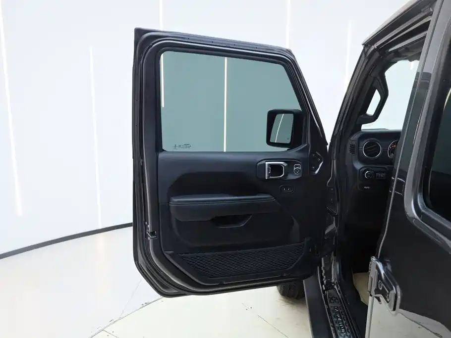 Photo 14 - Jeep Gladiator