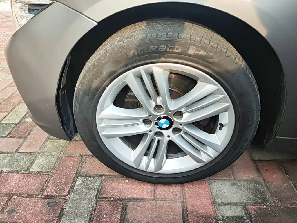 Photo 23 - BMW 3 Series