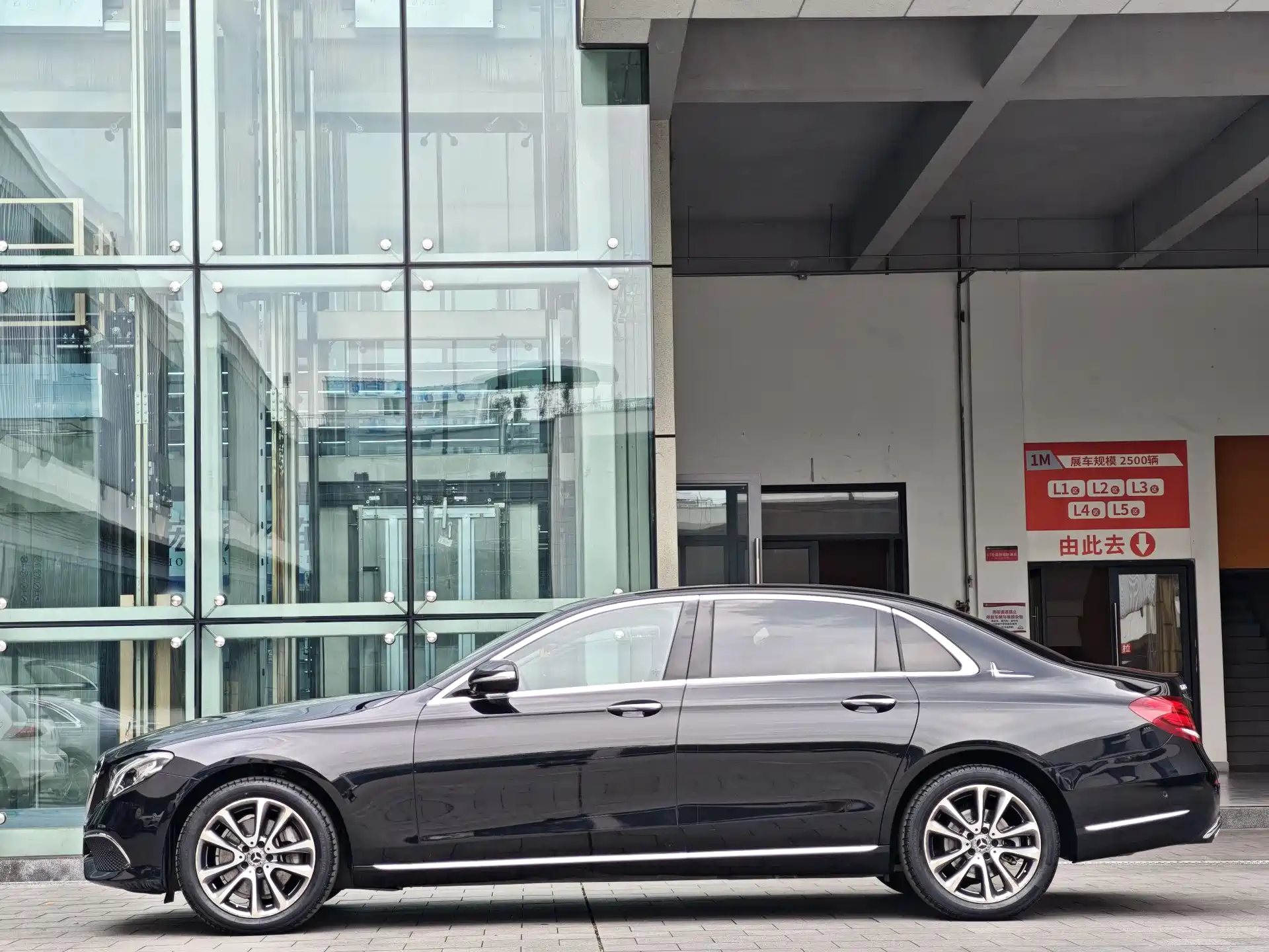 Фото 7 - Mercedes-Benz E-Class
