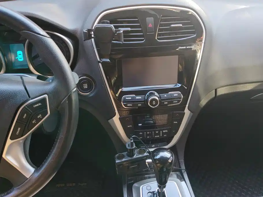 GAC Trumpchi Trumpchi GS5 Super 2015 2015 1.8T Automatic 4WD Luxury Navigation Edition