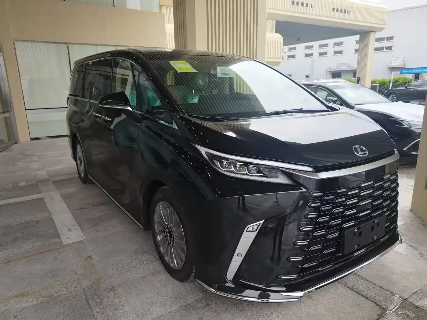 Lexus LM 2025 Model 500h Four-Seater Imperial Edition