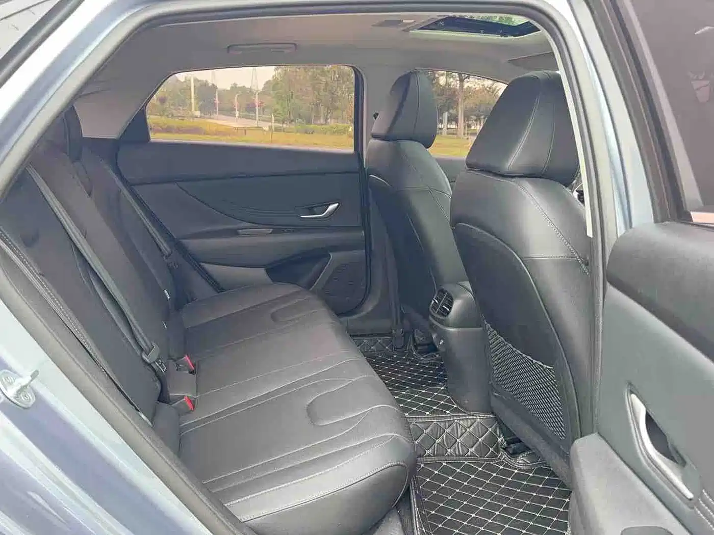 Hyundai Elantra 2022 1.5L CVT GLX Elite Edition фото 11