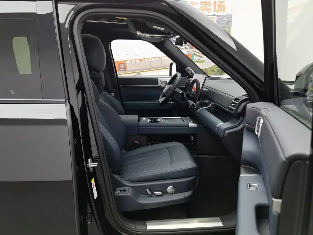 Fang Cheng Bao Titanium 7 2025 2025 AWD Base Model