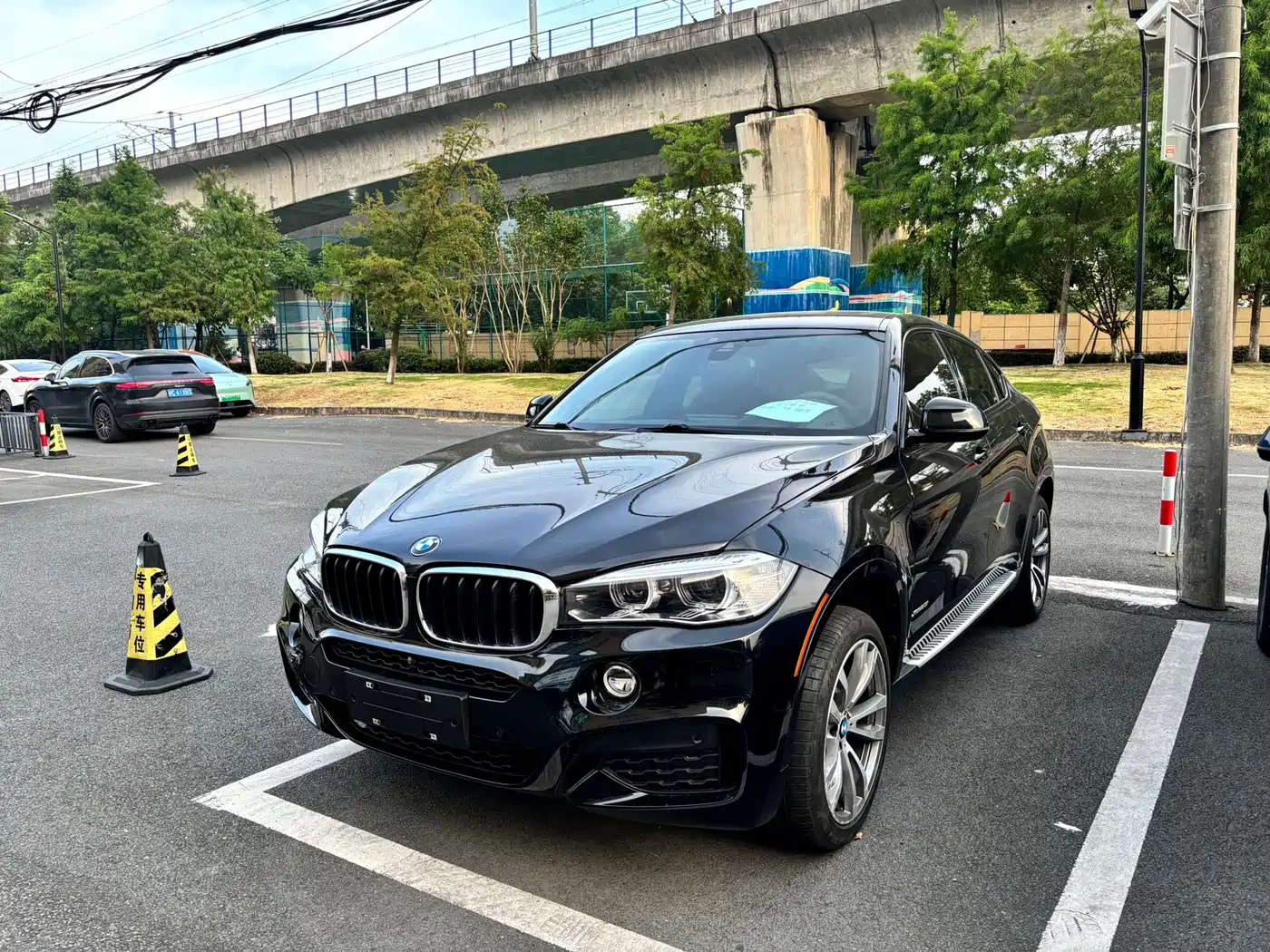 Photo 3 - BMW X6