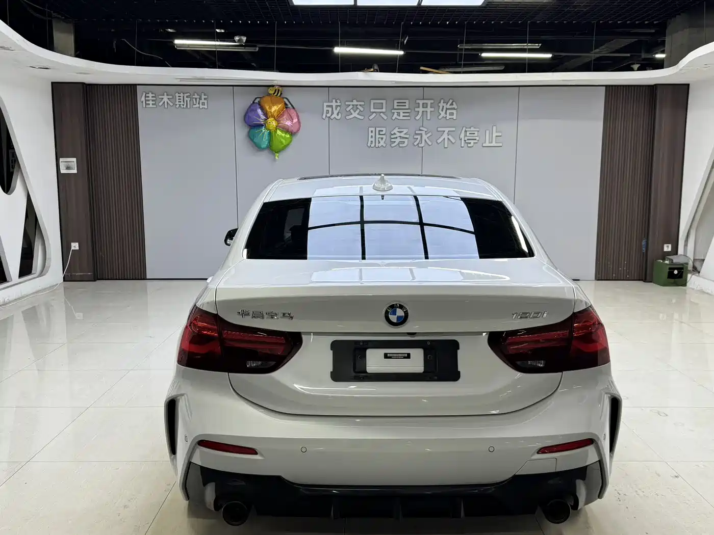 BMW 1 Series 2023 120i M Sport Shadow Edition фото 5
