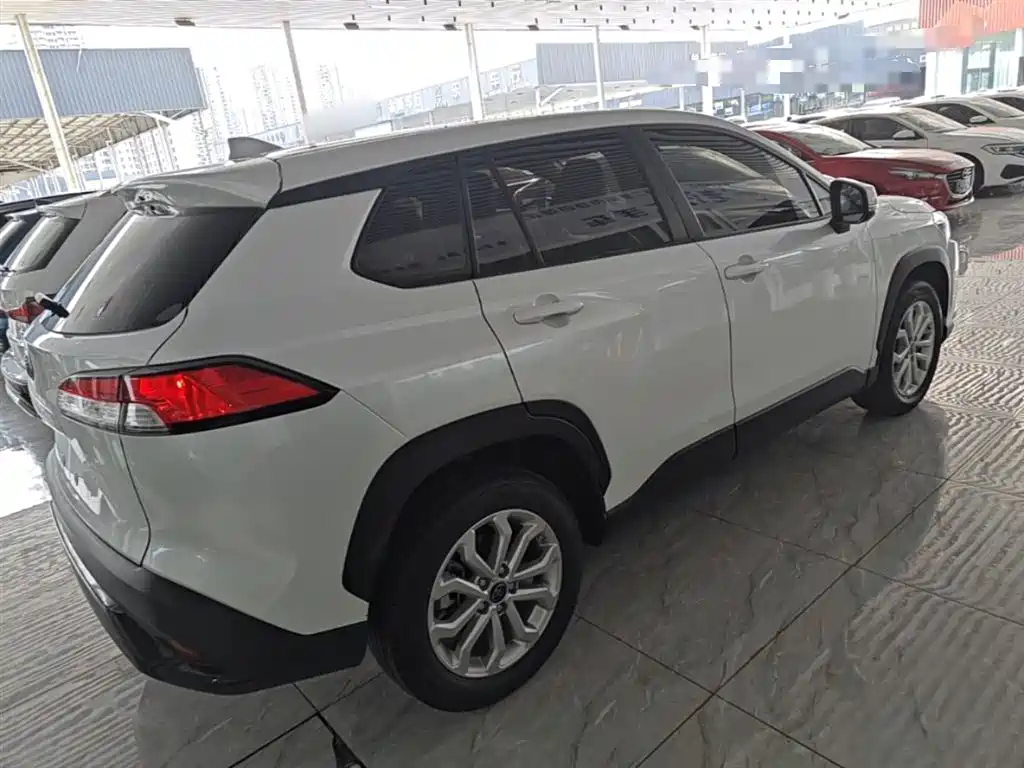 Toyota Frontlander 2023 2.0L CVT Elite Edition фото 7