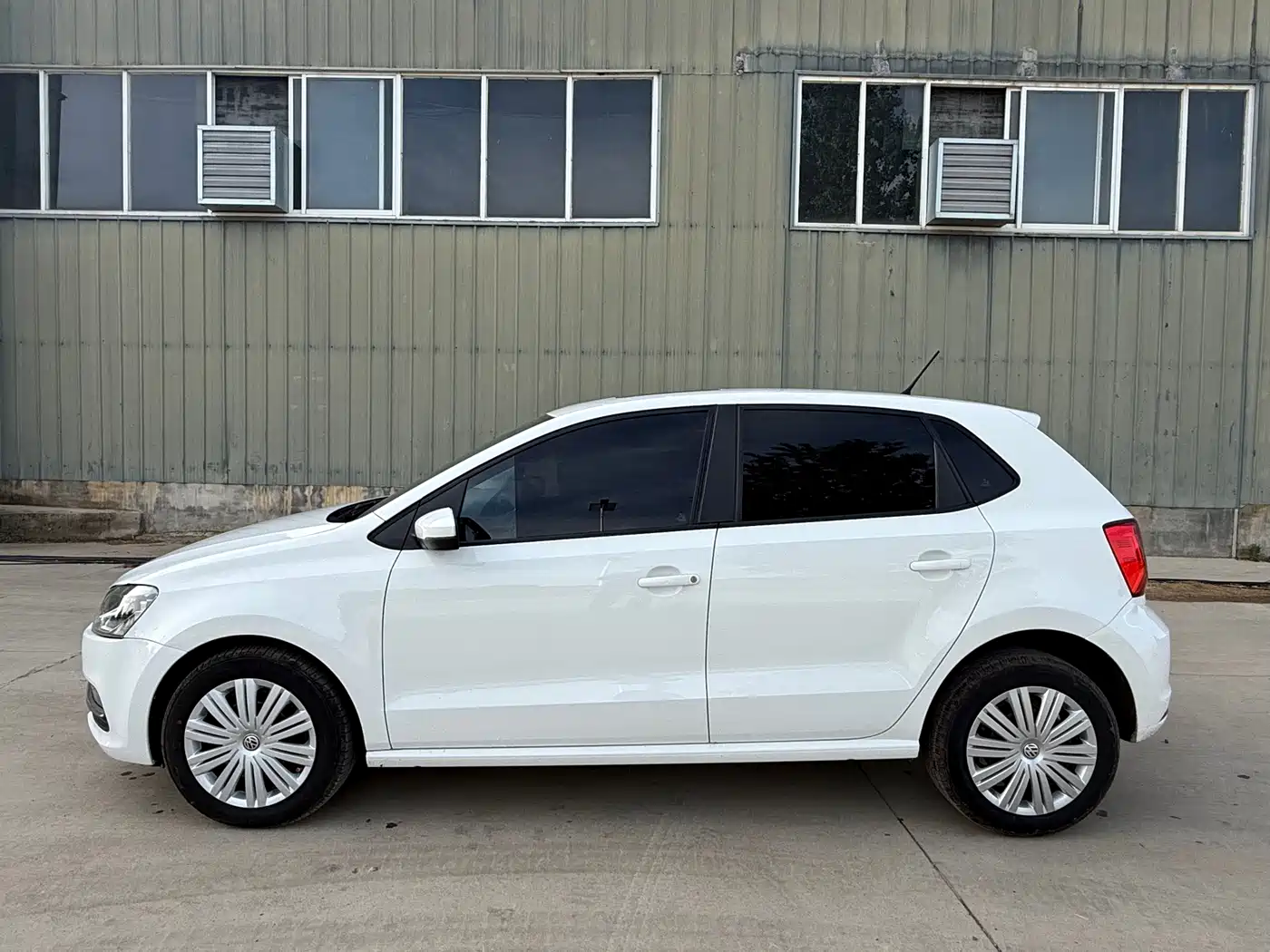Volkswagen Polo 2016 1.6L Automatic Comfort фото 4