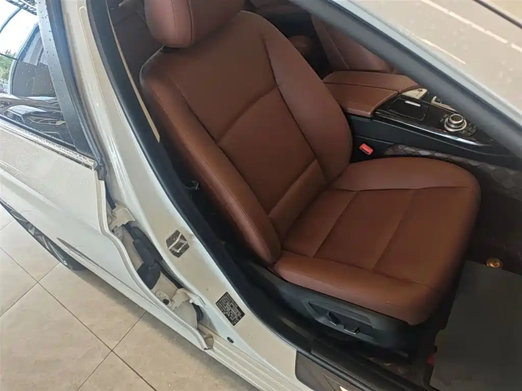 BMW 5 Series 2017 525Li Leading Edition фото 25