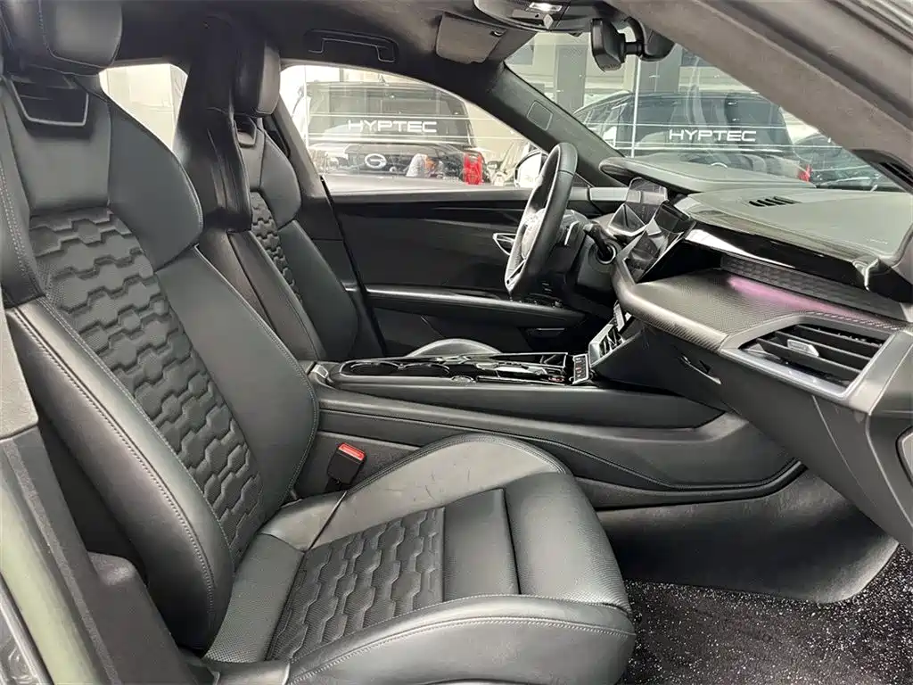 Audi e-tron GT 2023 Base Model фото 11