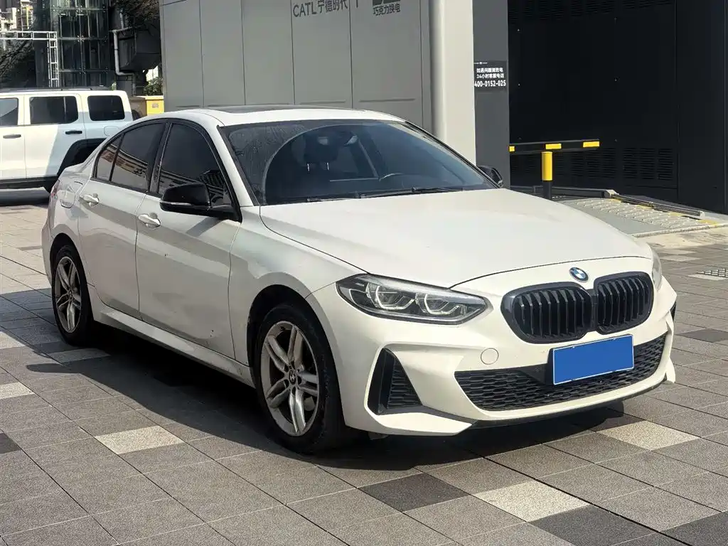 BMW 1 Series 2021 120i M Sport Shadow Edition фото 3