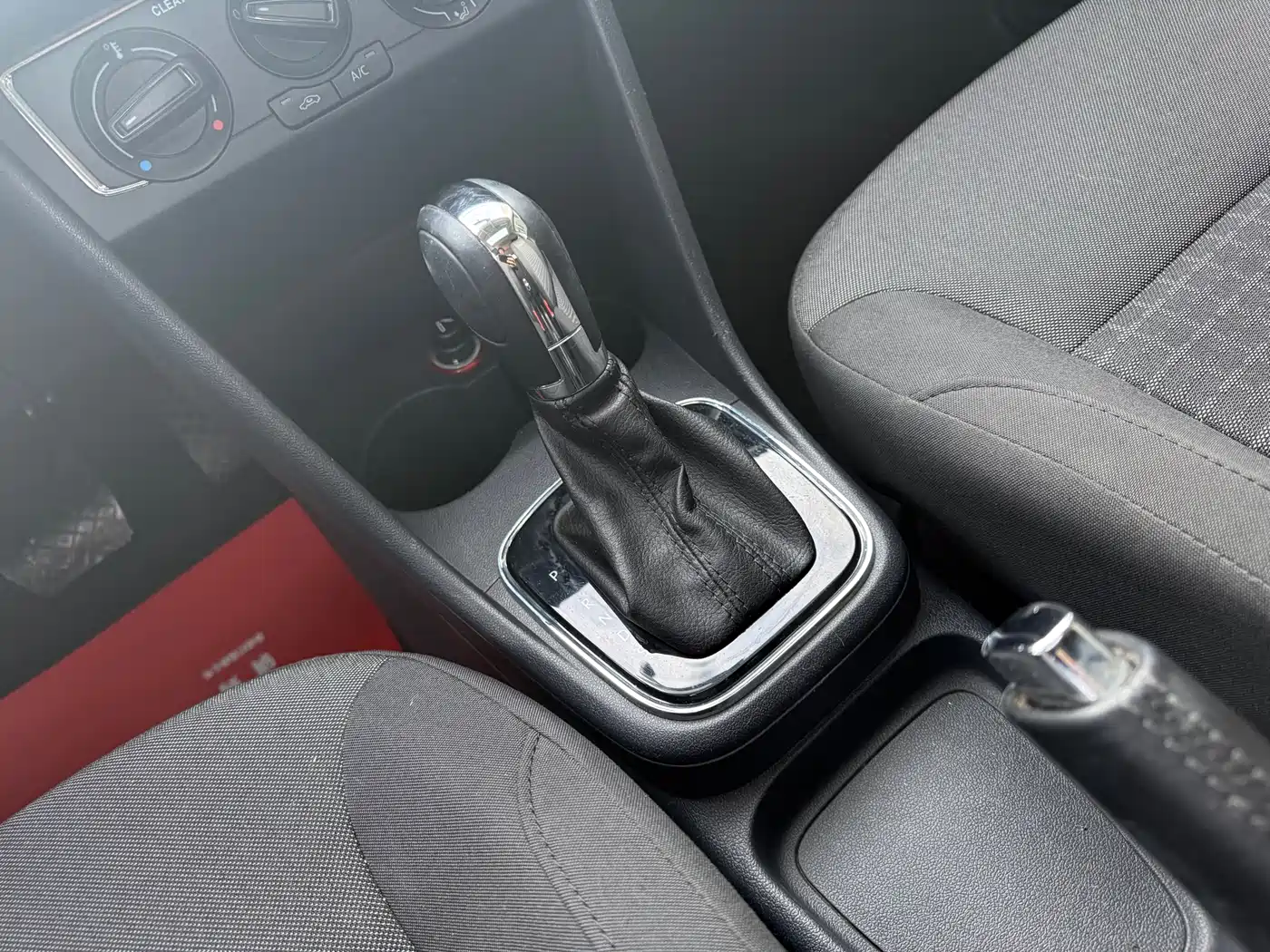 Volkswagen Polo 2016 1.6L Automatic Comfort фото 17