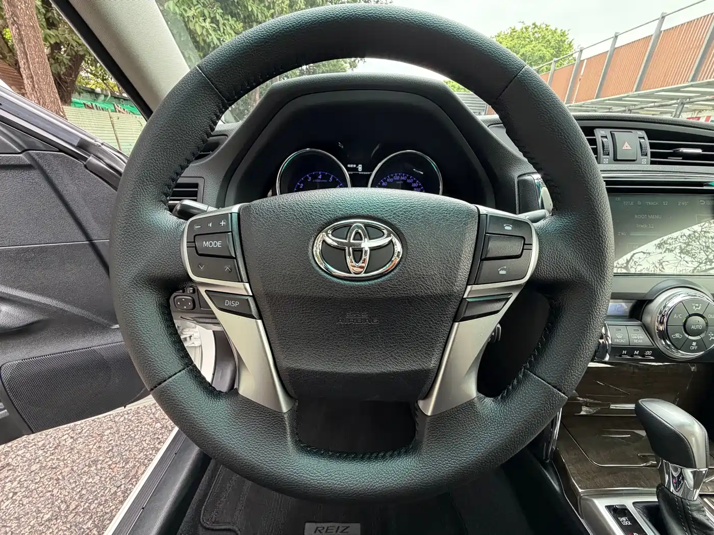 Toyota Reiz 2013 2.5V Shangrui Navigation Edition фото 15