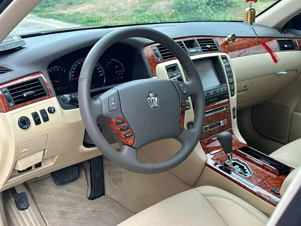Toyota Crown 2009 2.5L Royal Special Enhanced Edition фото 7