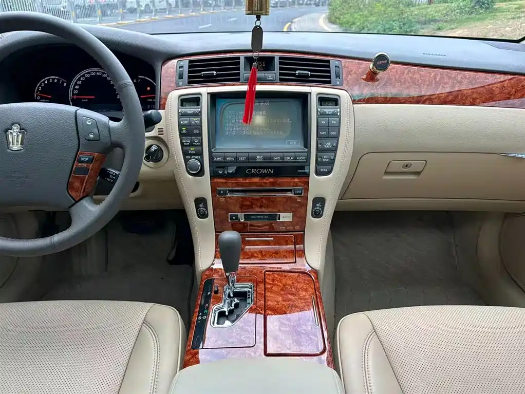 Toyota Crown 2009 2.5L Royal Special Enhanced Edition фото 9