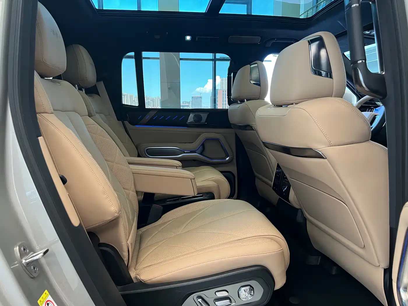 Fang Cheng Bao Leopard 8 2025 2025 Zhiyong Flagship 6-Seater